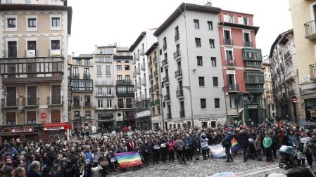 Una concentración en Pamplona recuerda a Ekai y critica la "transfobia social"