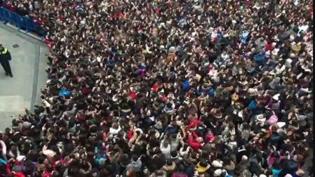 Multitudinaria recepción a Amaia Romero en Pamplona