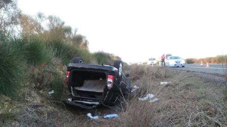 Trasladado al CHN tras salirse de la vía y volcar en Barásoain