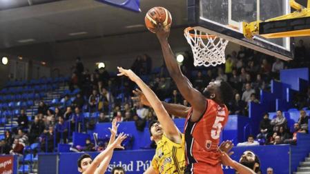 El Basket Navarra sufre una abultada derrota contra el Cambados