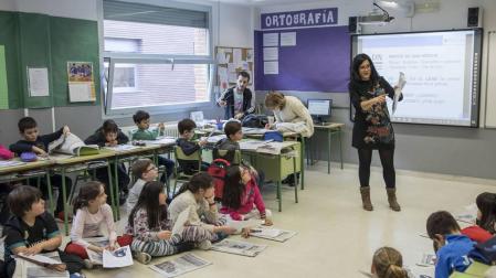Profesionales de Diario de Navarra imparten un taller en el colegio Catalina de Foix