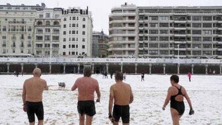 El temporal de nieve deja estampas históricas en el norte de España