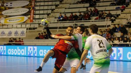 El Helvetia cae frente a un sólido Huesca y un eficaz Jorge Gómez