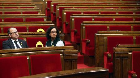 El Parlament reivindica la Presidencia de Puigdemont pero evita ratificar la independencia