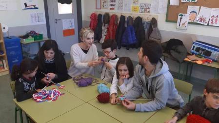 Tejiendo en las aulas de Barásoain
