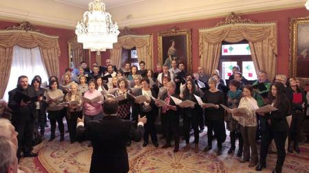 El Orfeón celebra la Medalla de Oro llenando con su música el Ayuntamiento