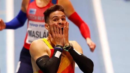 El español Óscar Husillos, descalificado tras ganar el oro en 400