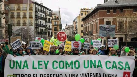 Afectados por la hipoteca se manifiestan para reivindicar su ley de vivienda