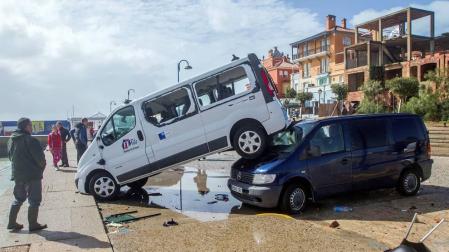 Bomberos del Consorcio de la Provincia de Cádiz (CBPC) en el parque de El Puerto de Santa María tuvieron que intervenir en la tarde de este domingo en el puerto deportivo Puerto Sherry, en dicho municipio gaditano, y el camino Tiro de Pichón, tras el paso de un "posible tornado".