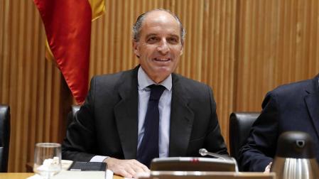 Camps niega las acusaciones de Costa, que responden a su "estrategia de defensa"