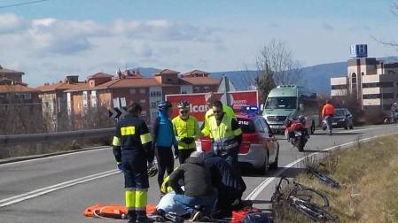Herido grave un ciclista en la curva de Arre