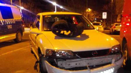 Encontrado joven de 21 años ebrio con su vehículo dañado e inmovilizado en Esquiroz