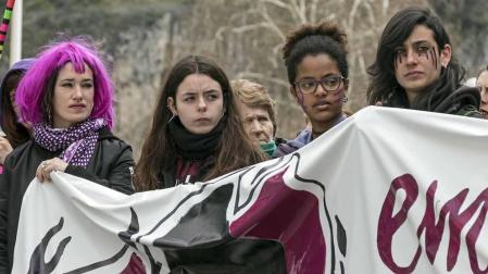 Imágenes de la concentración de 1700 personas en la localidad el 8 de marzo.