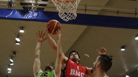 Basket Navarra no se rinde ante el Ávila en el Pabellón Universitario
