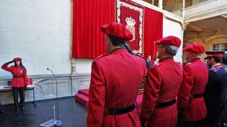 Policía Foral celebra su día pidiendo al Parlamento resolver su "compleja situación"