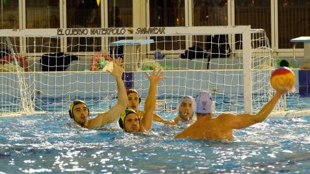 El Waterpolo Navarra cae arrollado en casa del líder