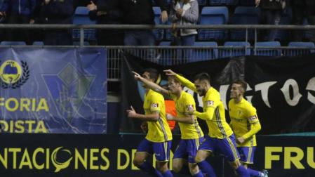 El Rayo se afianza en la segunda plaza y el Cádiz resurge