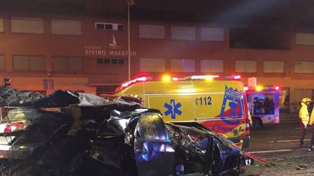 Dos jóvenes muertos y cuatro heridos al estrellarse un turismo en Madrid