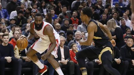 Harden saca a los Spurs de 'playoffs' y los Grizzlies siguen en barrena