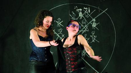 Bertsos y monólogos de humor de Irriziklo en la Escuela Navarra de Teatro