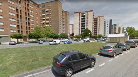 Herido un ciclista de 32 años al chocar contra un coche en la Txantrea