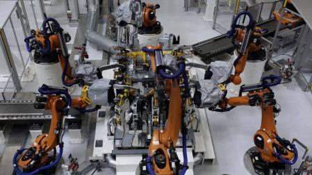 UGT y CC OO reactivan el plan para prejubilar a 800 empleados en VW Navarra