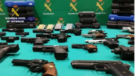 Dieciocho detenidos por tráfico de armas en internet en varias provincias españolas