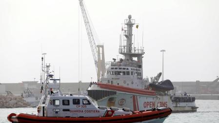 Italia incauta el barco de la ONG Open Arms por "inmigración ilegal"