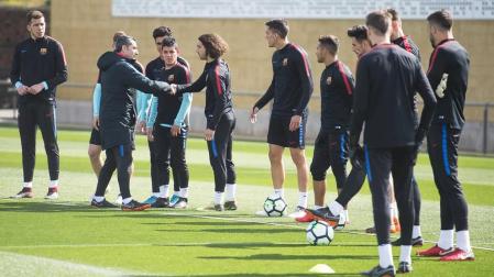 El Barça B se ejercita con el primer equipo