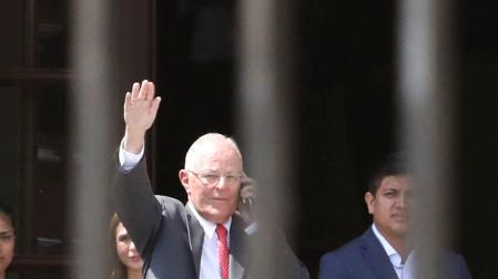 El presidente de Perú anuncia su renuncia por el "clima de ingobernabilidad"