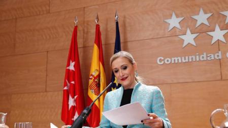 Cifuentes defiende la "legalidad y transparencia" del título de su máster