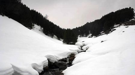 Dos muertos y un herido crítico al atraparles un alud en el Vall d'Aran