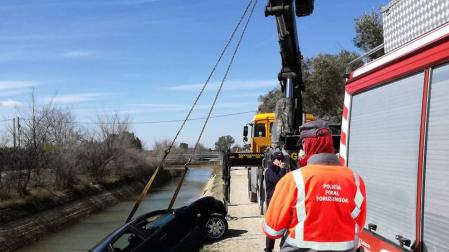 Aparece un coche en el canal de Lodosa a la altura de Ablitas