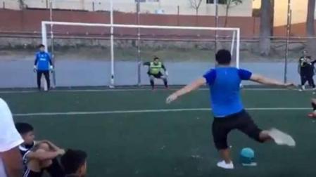 El penalti de un futbolista aficionado argentino que se ha hecho viral