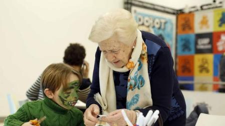 Colas y más colas. Por la mañana y por la tarde. Risas, bailes, sorpresas, frases para apuntar, testimonios para recordar... Miles de personas vivieron este sábado en Expofamily una jornada en familia que superó todas las expectativas de la organización.