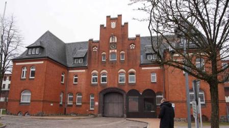 El juez alemán decidirá este lunes si encarcela a Puigdemont tras ser detenido