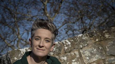 Aitziber Aldabe: “Los poemas de mis alumnos son sangre pura y honestidad”
