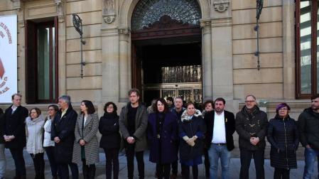 El Parlamento foral denuncia la "excepcionalidad democrática" en Cataluña
