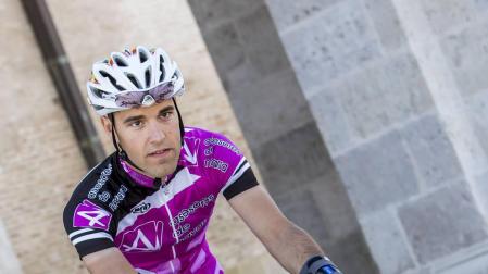Eduardo Santas, afincado en Navarra, entrenando en Tarazona.