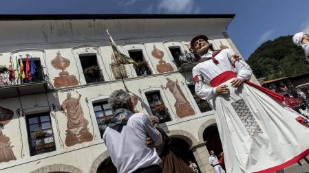 Fotogalería del cohete de inicio de las fiestas patronales de Bera