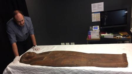 Hallan en Sídney una momia de hace 2.500 años dentro de un sarcófago egipcio