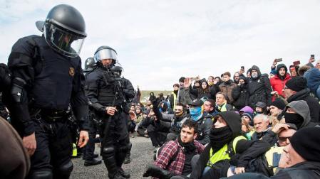 El independentismo radicaliza las protestas y calienta el ambiente para una huelga general
