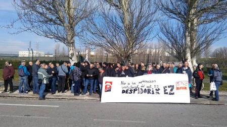 Protestas en VW-Navarra para denunciar despidos por la aplicación del articulo 52