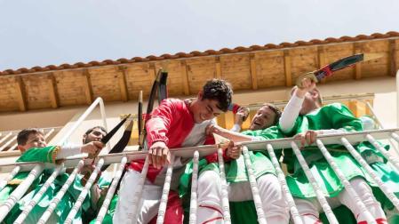 El buen tiempo animó a los habitantes de la localidad ribera a presenciar una representación que se celebra desde el siglo XIX
