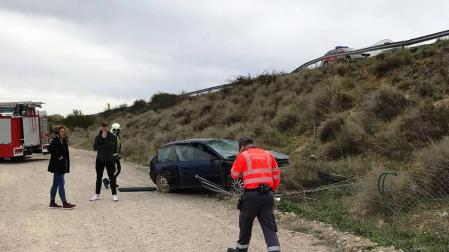 Heridos dos jóvenes de 22 y 26 años al salirse de la vía y volcar en Murchante