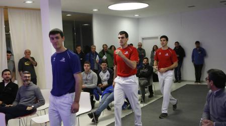 Ezkurdia-Zabaleta parten con ligera ventaja para la final, 100 a 80 por ellos