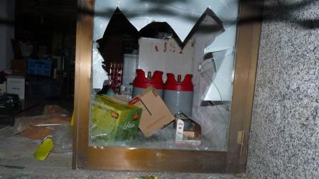 Dos detenidos sorprendidos mientras robaban en un local de la Txantrea