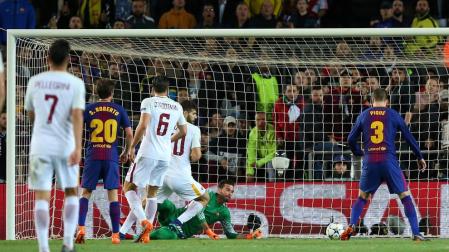 El Barcelona encarrila la eliminatoria a trompicones