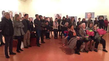 Retratos de 63 mujeres reflejan en Lodosa su rol activo durante el franquismo
