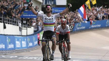Peter Sagan se exhibe en el 'Infierno del norte' y gana su primera París-Roubaix